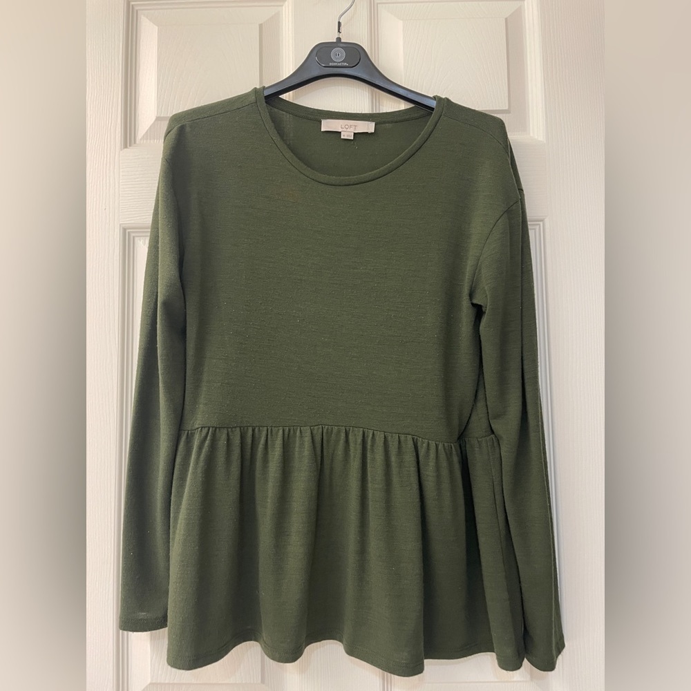 LOFT Long Sleeve Hunter Green Peplum Crewneck Crew Neck - size XS